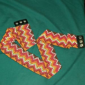 Elastic glass bead belt